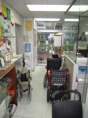 舊中心內部相片 舊中心內部放滿輪椅